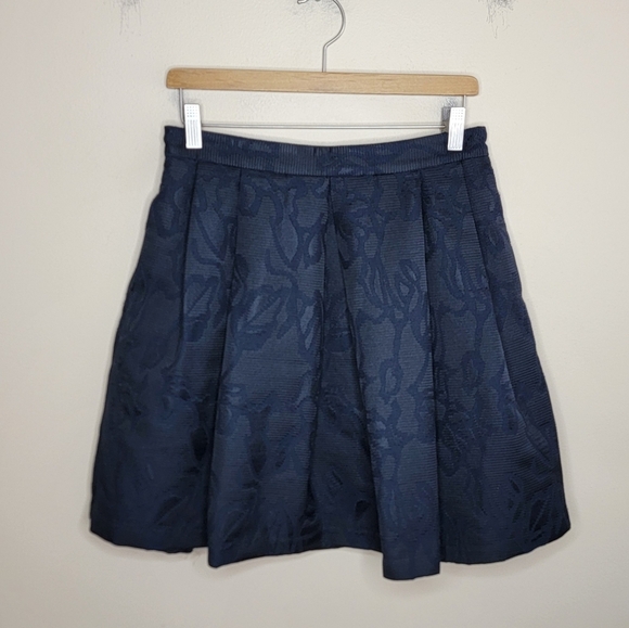 Banana Republic Factory | Textured Floral Jacquard Full A-line Skirt Size 4 - Picture 1 of 4